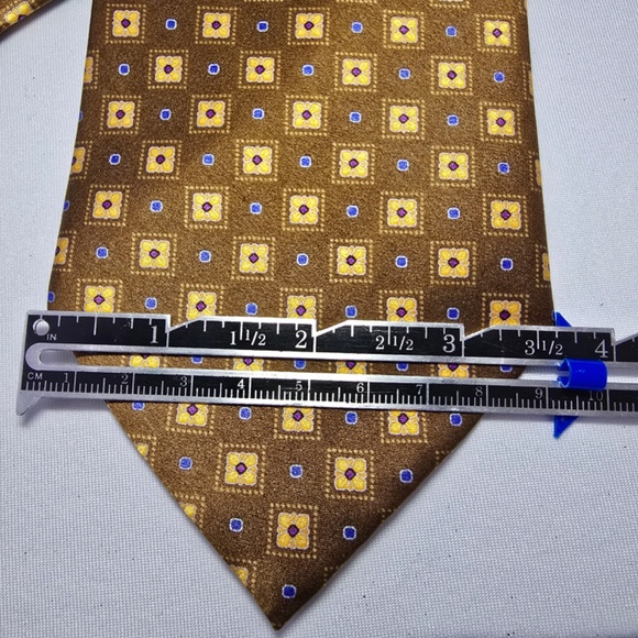 Exquisite BRIONI Mens Silk Necktie: A Timeless Geometric Foulard in Brown, Gold - Picture 11 of 13
